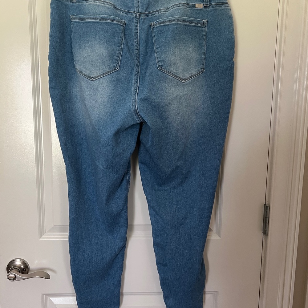 Super soft jeans by 1822 Denim - Picture 4 of 5